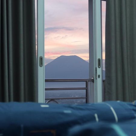 Narwastu Hills Hotel Tomohon Exterior foto